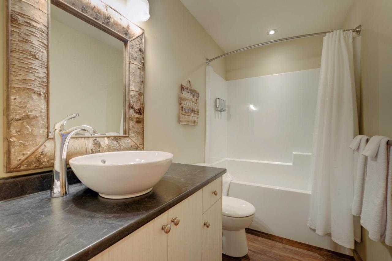 Newfie Seaside Retreat Villa Port Renfrew Exterior photo