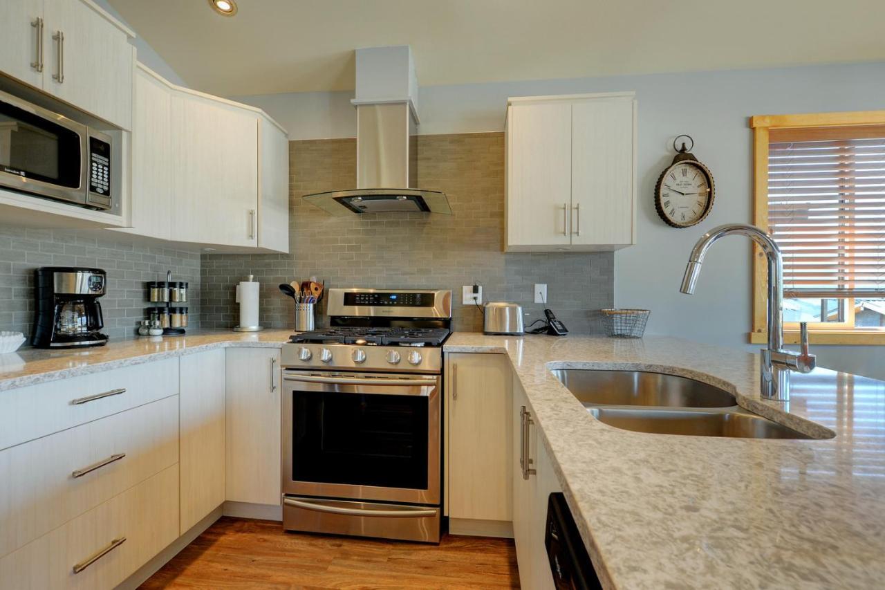 Newfie Seaside Retreat Villa Port Renfrew Exterior photo